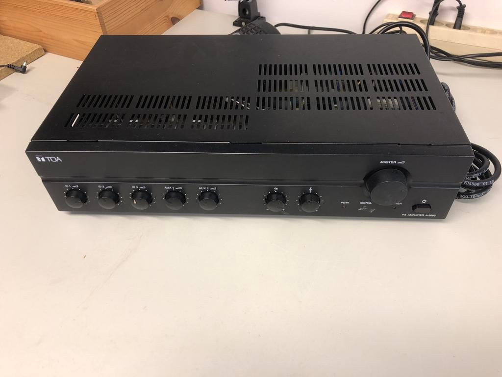 TOA versterker A-2060 CE + plafond luidsprekers, Ophalen, Zo goed als nieuw