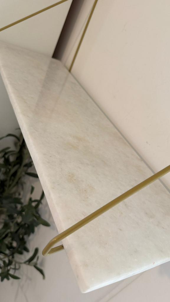 Marmeren wandplank 60x20.  Messing 26 cm hoog, Ophalen