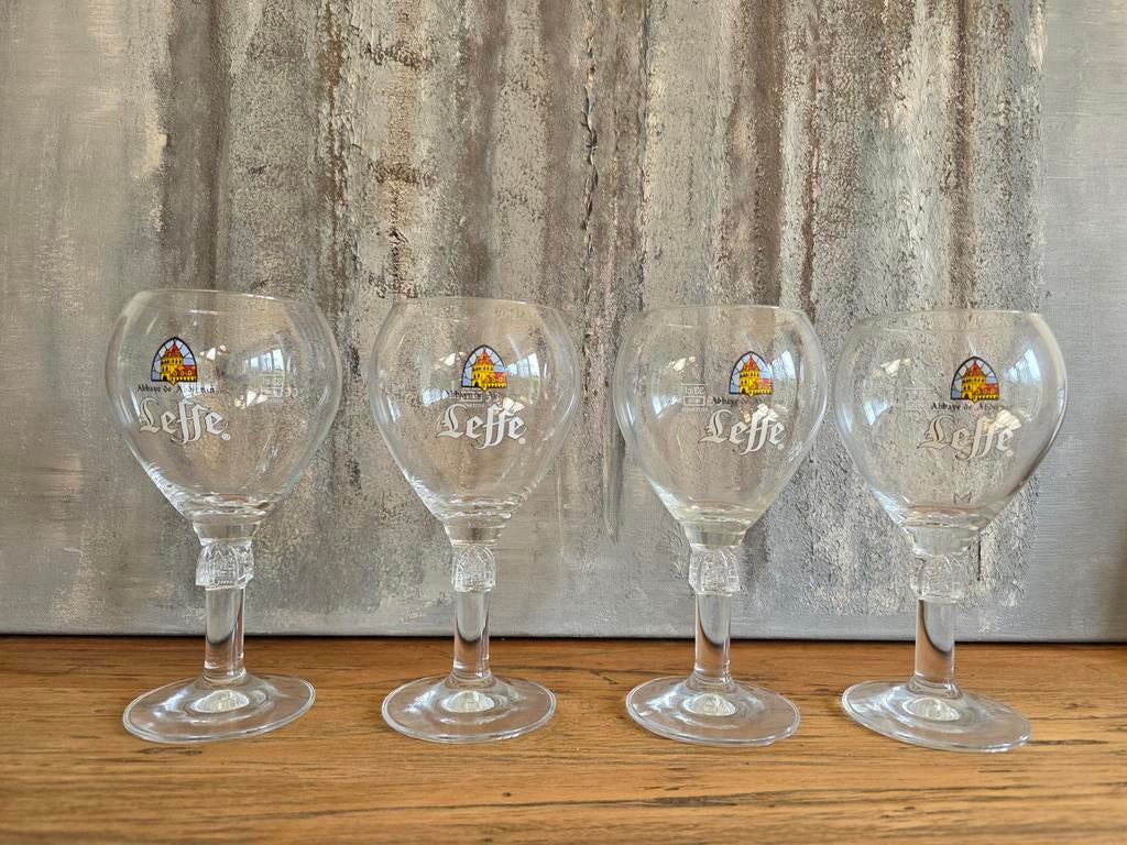 4 Leffe 33cl Kasteelvoet Bierglazen, Ophalen, Zo goed als nieuw, Glas