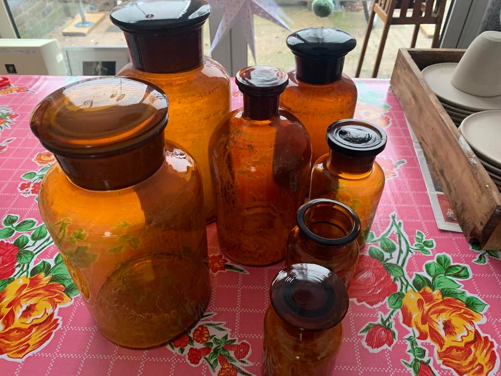 Apothekers flessen, Ophalen