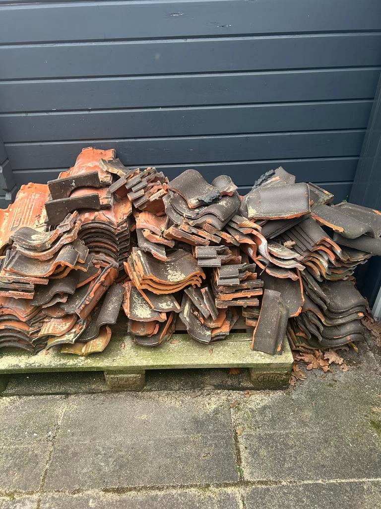 Gratis Dakpannen‼️, Gebruikt, Steen of Klei, Ophalen of Verzenden, 15 m² of meer
