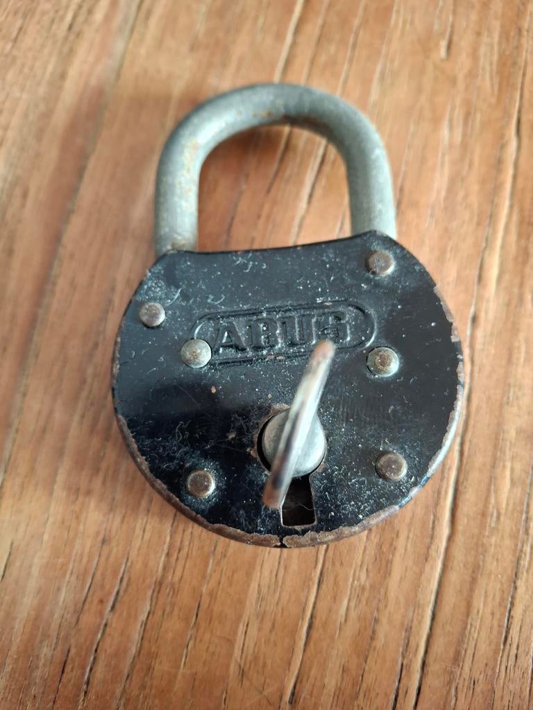 Oud abus slot, Ophalen of Verzenden, Gebruikt, Beugelslot