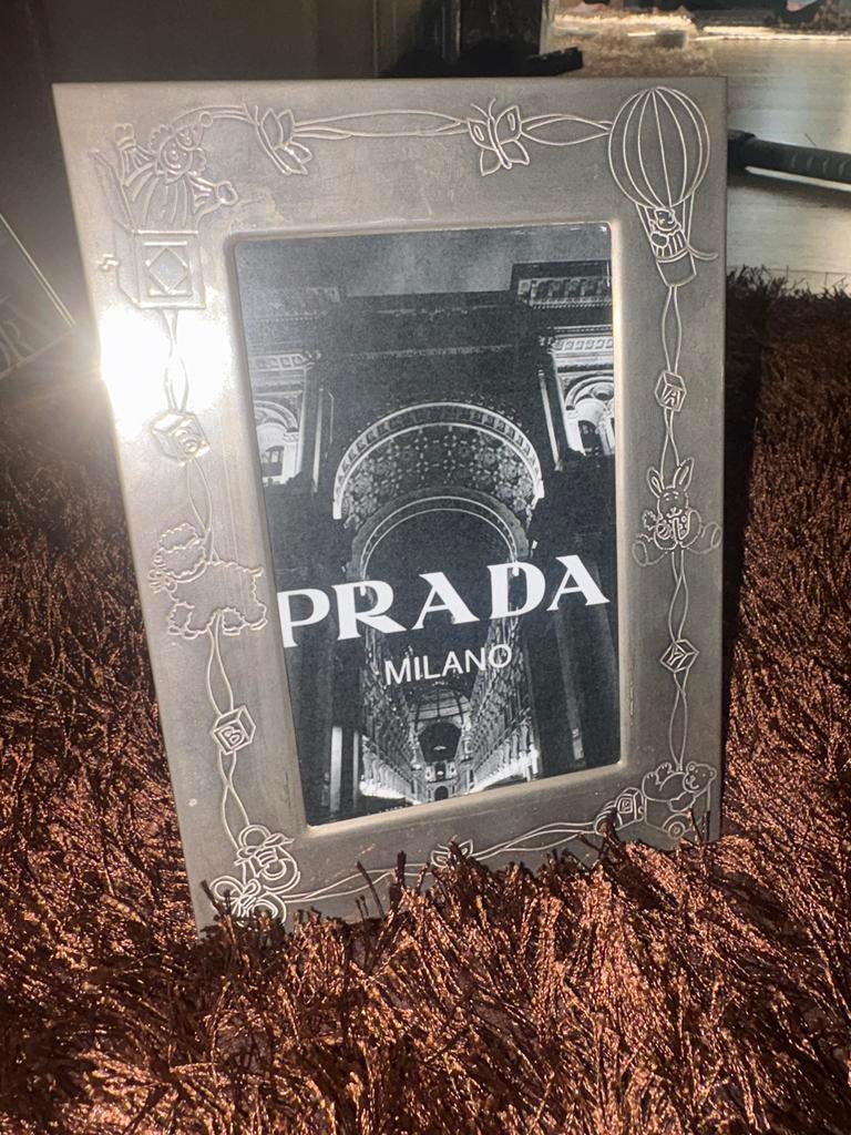 Leuke fotolijst prada, Huis en Inrichting, Minder dan 50 cm, Gebruikt, 50 tot 75 cm, Metaal of Aluminium