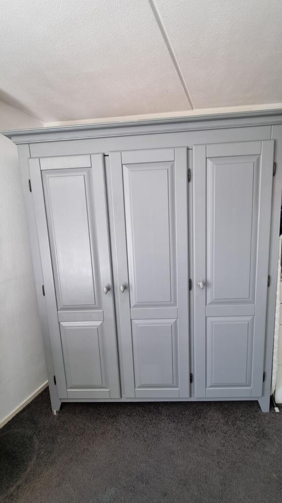 Grijs geverfde grenen garderobekast, Huis en Inrichting, Kasten | Kledingkasten, Ophalen, Gebruikt, 100 tot 150 cm, Klassiek, Landelijk