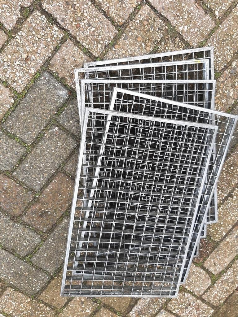 5x staal / verzinkt rooster, Ophalen, Gebruikt, Overige metalen