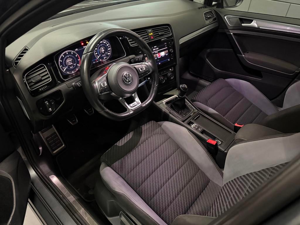 Volkswagen Golf 1.0 TSI Highline Business R|Virtual|Adaptive, Voorwielaandrijving, Stof, Gebruikt, Met garantie (alle)