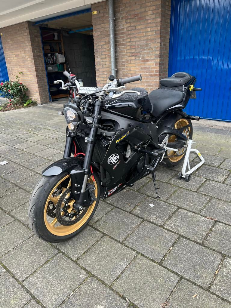 Yamaha R6 (professionele stunt motor), Sportuitlaat, 4 cilinders, Motorrijbewijs A, Super Sport