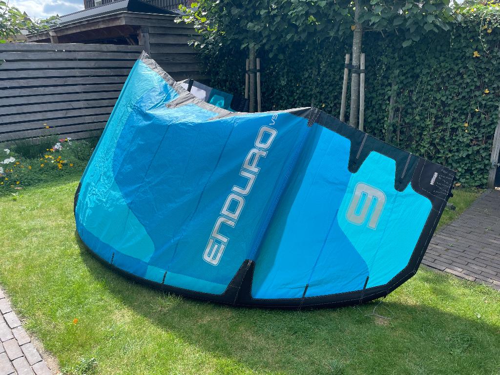 Ozone enduro V5 kite z.g.a.n, Watersport en Boten, Kitesurfen, 9 m², Geen board, Ophalen of Verzenden, Zo goed als nieuw