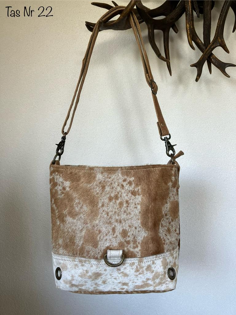 Prachtige koeienhuid schoudertas, Ophalen of Verzenden, Nieuw, Overige kleuren, Overige typen