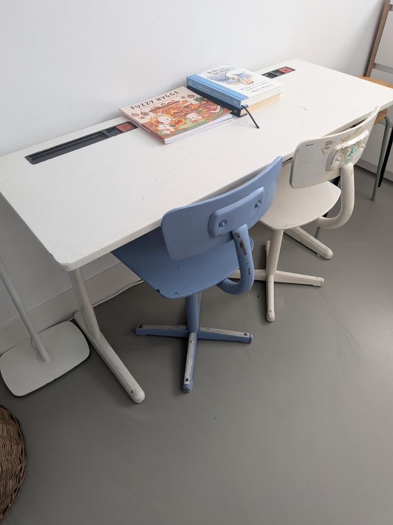 Leuk "old skool" school bureautje met twee stoelen, Ophalen, Gebruikt, Tafel(s) en Stoel(en)
