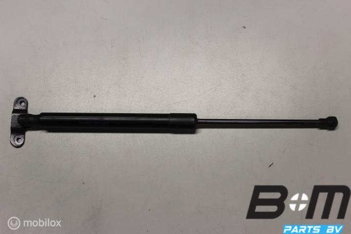 Gasveer achterklep 5K6827550B, Gebruikt