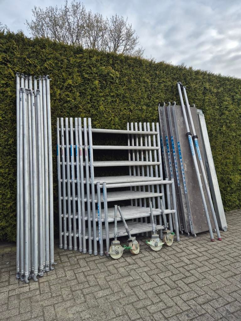 Mooie euroscaffold aluminium rolsteiger 10.20 werkhoogte, Ophalen, Zo goed als nieuw, Rolsteiger of Kamersteiger, 5 meter of hoger