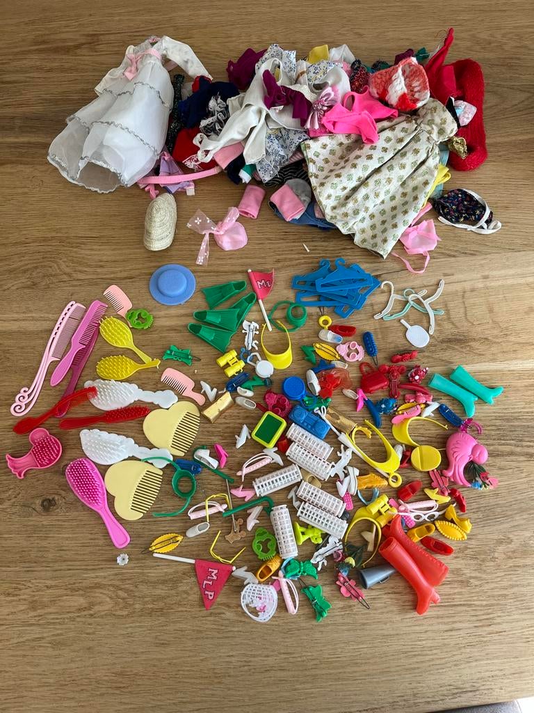 Grote partij Barbie kleding en accessoires, Ophalen of Verzenden, Gebruikt, Meisje