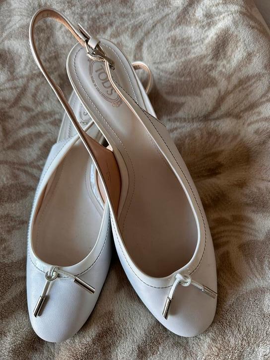 Prachtige schoenen van Tod’s maat 41 nieuw, Kleding | Dames, Schoenen, Schoenen met lage hakken, Beige, Nieuw, Ophalen of Verzenden