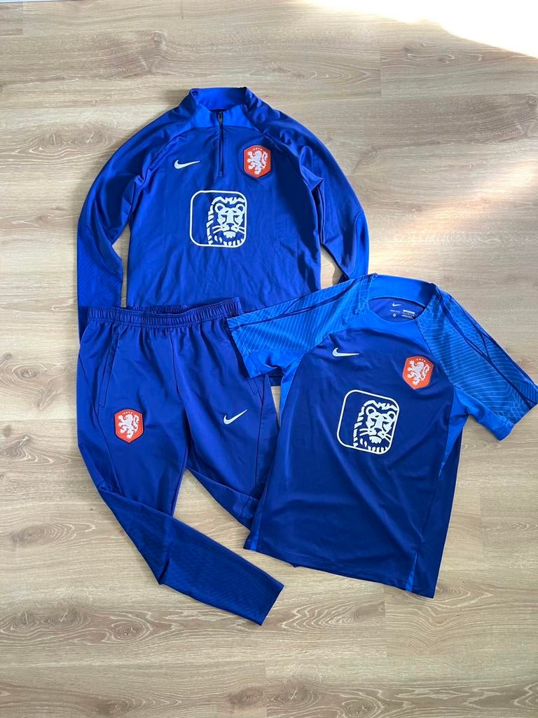 Nederlands elftal Nike trainingspak met shirt 22/23  Maat M, Ophalen of Verzenden, Nike, Nike, Voetbal