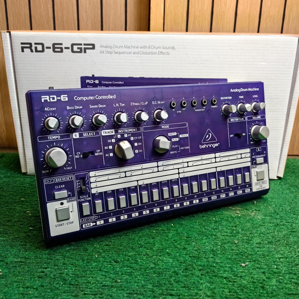 Behringer RD6 GP Analog Drum Machine, Behringer, Zo goed als nieuw, Support@behringer.com, Behringer (Music Tribe)
Musikhausstraße 1
94060 Pocking
Germany