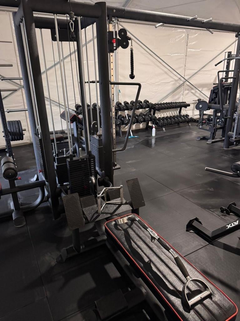 Complete Personal Training Gym te Koop – Volledig Ingericht, Ophalen, Zo goed als nieuw, Benen, Krachtstation