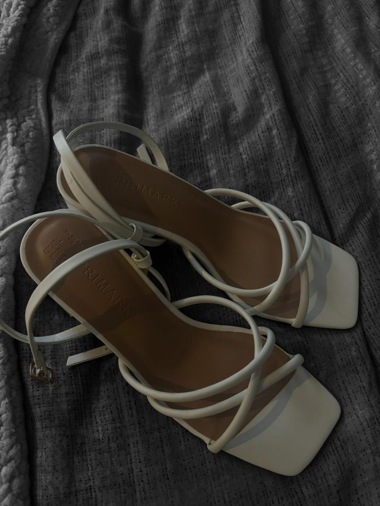 Witte casual hakjes, Ophalen of Verzenden, Zo goed als nieuw, Wit, Sandalen of Muiltjes