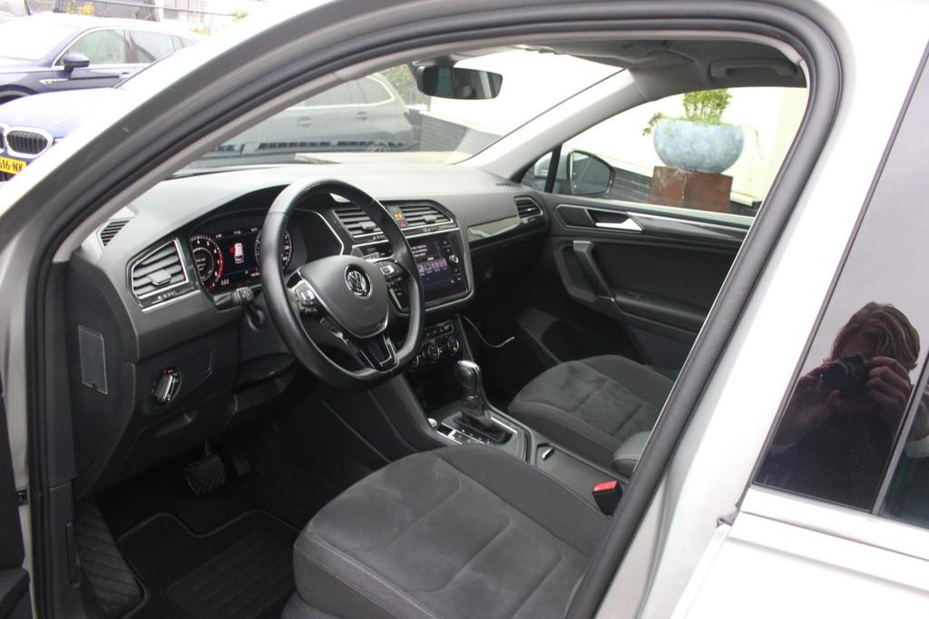Volkswagen Tiguan 1.4 TSI ACT Highline R-line | Trekhaak |, Auto's, 4 cilinders, 150 pk, Alcantara, Adaptive Cruise Control