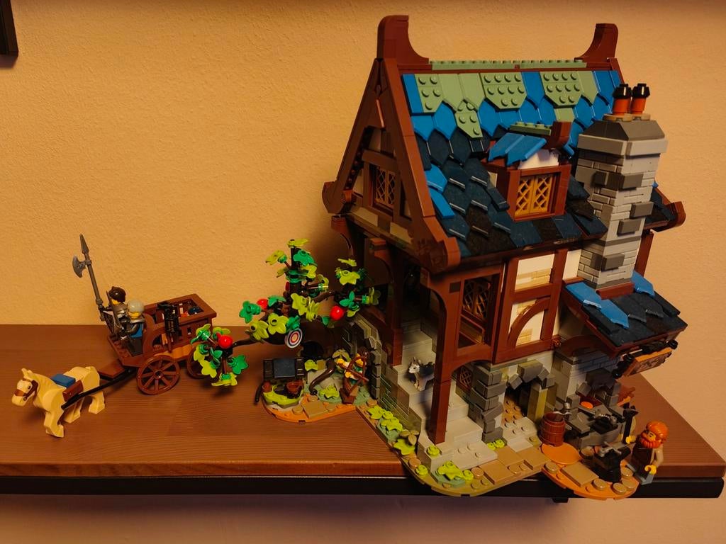 Lego 21325 Blacksmith, Ophalen of Verzenden, Zo goed als nieuw, Complete set, Lego
