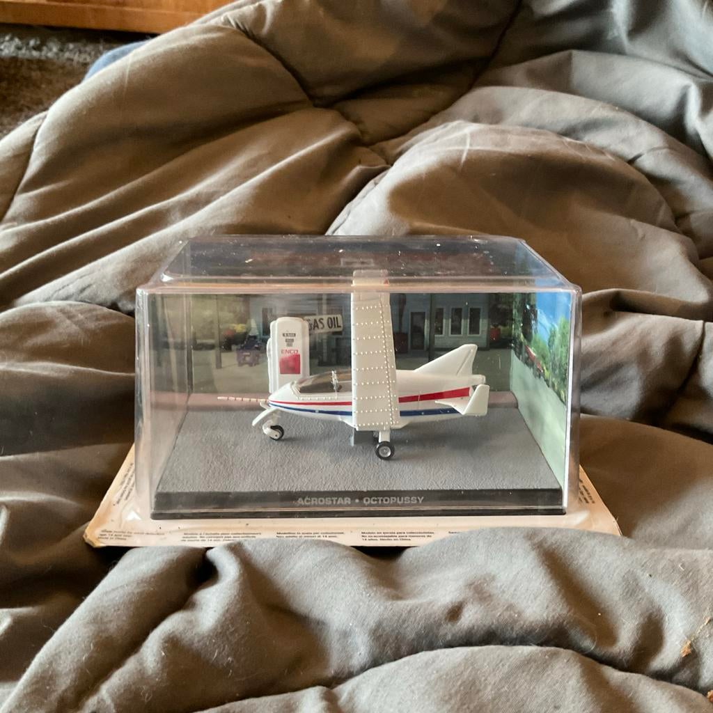 James Bond collectie in nieuwstaat voor een goedkope prijs, Hobby en Vrije tijd, Overige merken, 1:50 of kleiner, Overige typen