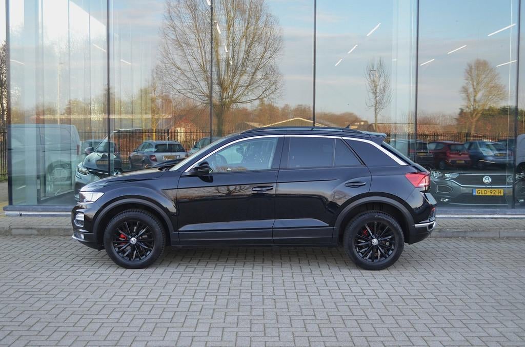 Volkswagen T-ROC 1.5 TSI Sport | Automaat | Stoelverwarming, Stof, 4 cilinders, 150 pk, Zwart