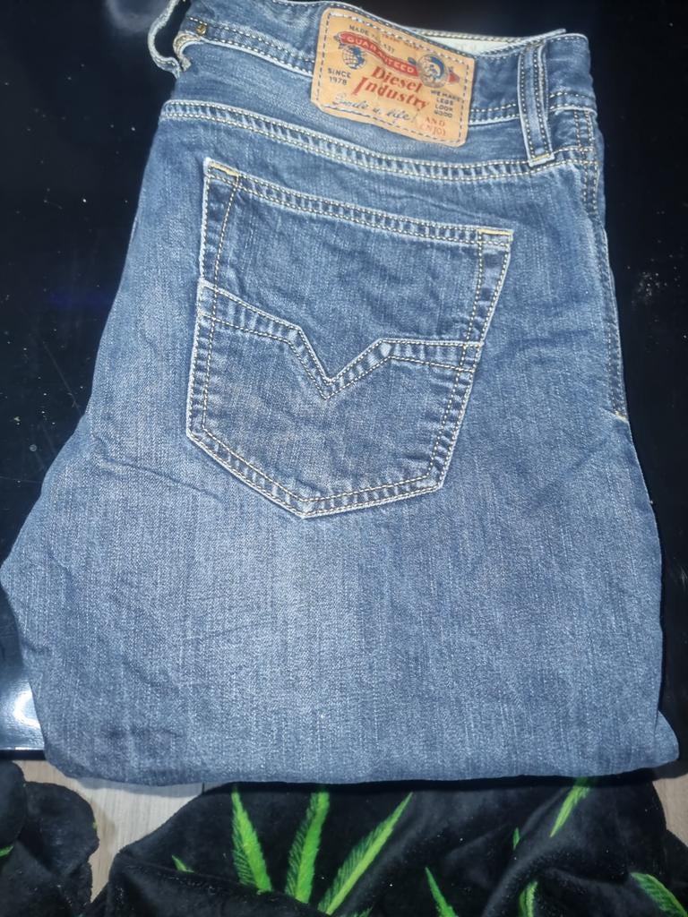 Diesel Jeans Larkee maat 32/34, Ophalen of Verzenden, Zo goed als nieuw, Blauw, W32 (confectie 46) of kleiner