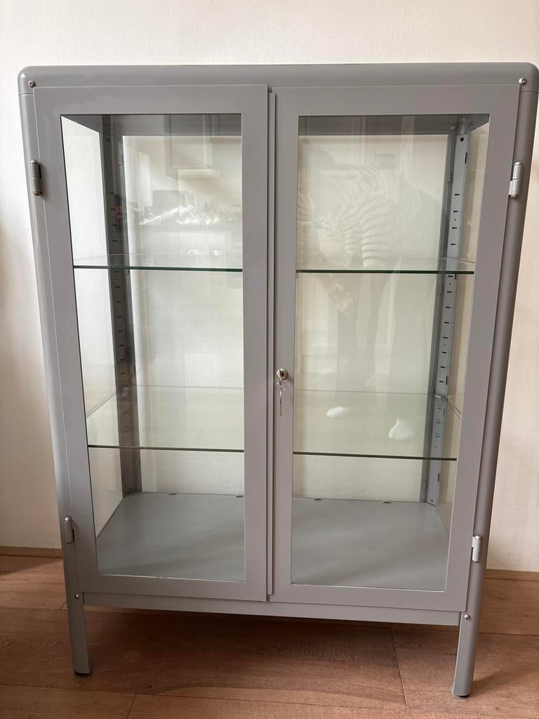 IKEA vitrinekast, grijs, met glazen planken, Ophalen, Gebruikt, 100 tot 150 cm, 50 tot 100 cm