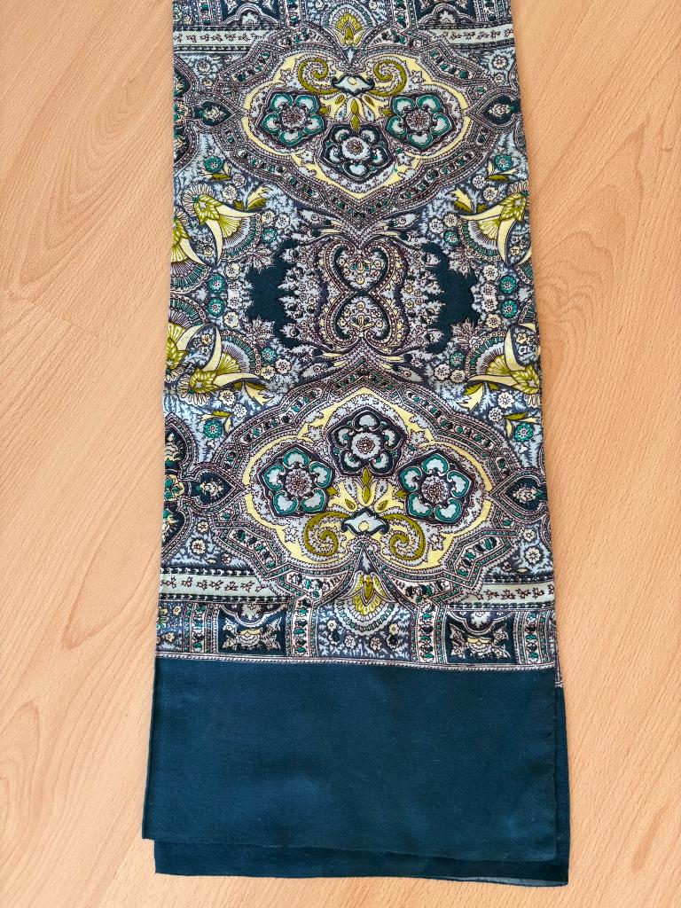 Te koop Oilily sjaal, Kleding | Dames, Mutsen, Sjaals en Handschoenen, Oilily, Maat 46/48 (XL) of groter, Ophalen of Verzenden