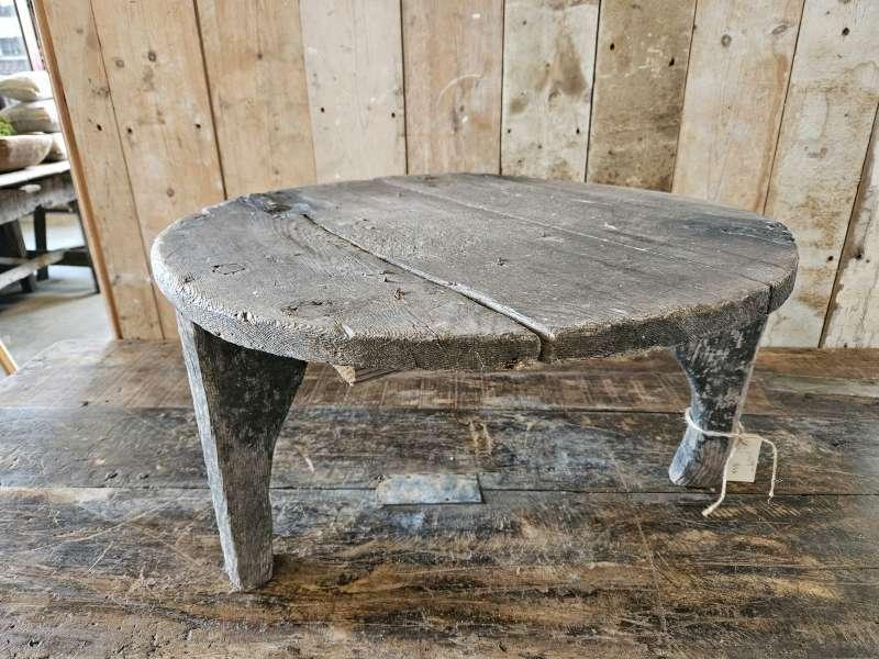 oud roe meens tafeltje ``WOONWINKEL RUSTIEK``, Ophalen of Verzenden