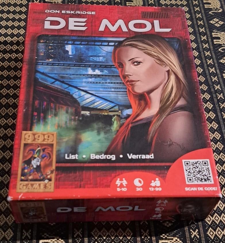 De Mol kaartspel list bedrog en verraad 999 games, Vijf spelers of meer, Ophalen of Verzenden, Gebruikt, 999 Games