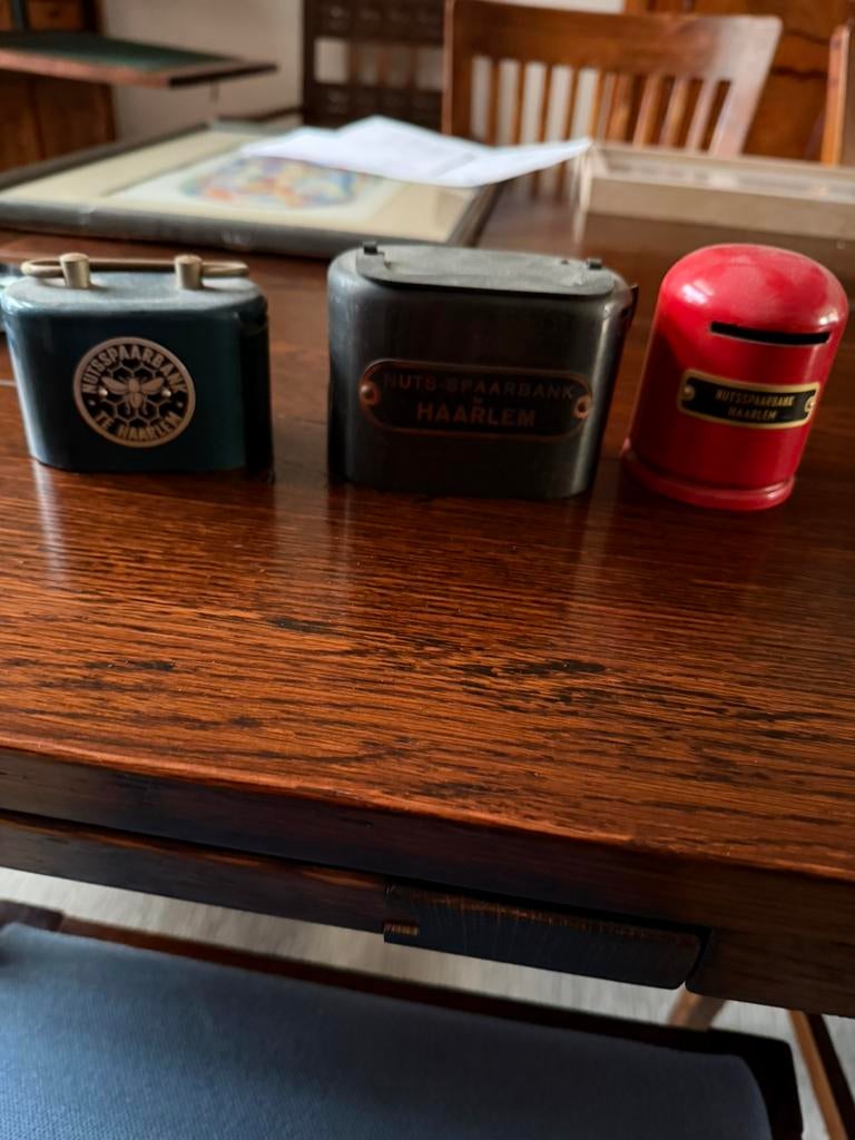 Drie oude spaarpotten nutsspaarbank, Ophalen, Zo goed als nieuw, Metaal of Blik, Overige thema's