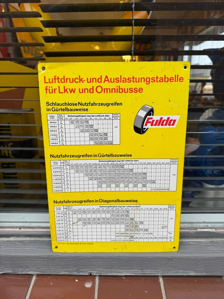 Fulda Luchtdruk Tabel voor Vrachtwagens en Bussen, Verzamelen, Reclamebord, ., Ophalen of Verzenden, .