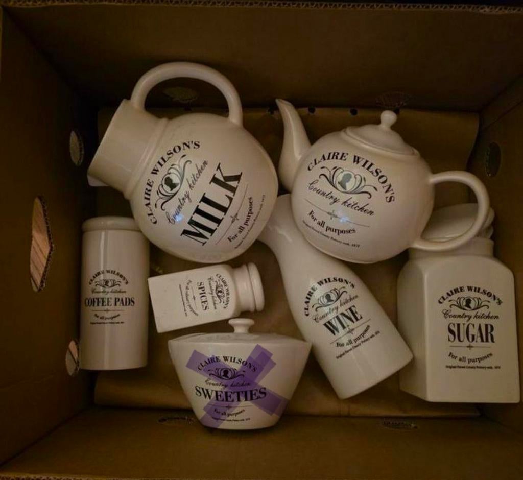 Doos met diverse spullen van Claire Wilson, Ophalen of Verzenden, Zo goed als nieuw, Overige stijlen, Overige typen