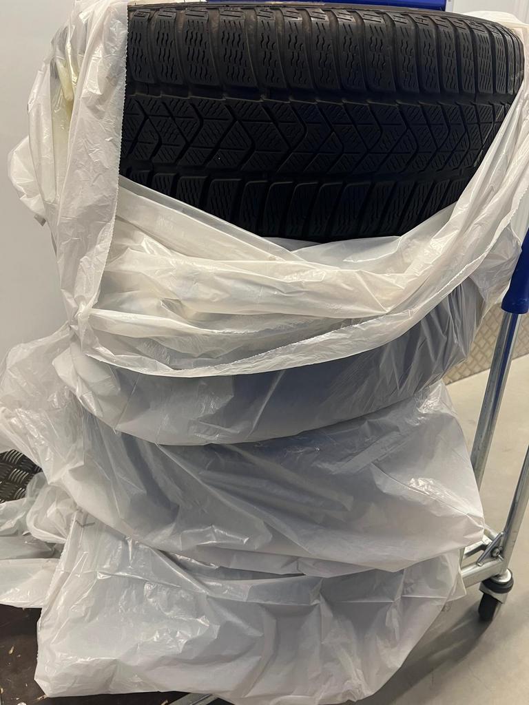 4x winterbanden 215/40 R18 - 92V XL - DOT 2021 - Mini Cooper, Ophalen, 18 inch, Overige, Winterbanden