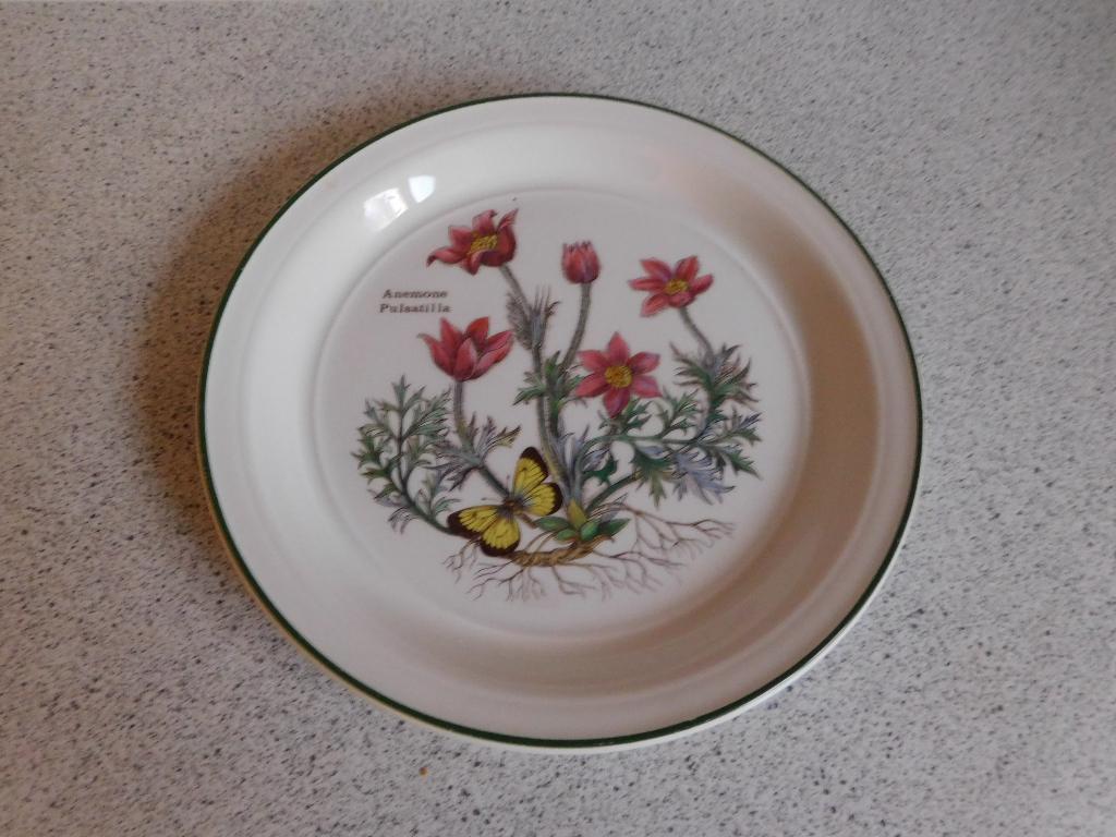 Bord 21 cm. Anemone Florabunda Wedgwood, Ophalen of Verzenden, Zo goed als nieuw, Bord(en), Wedgwood