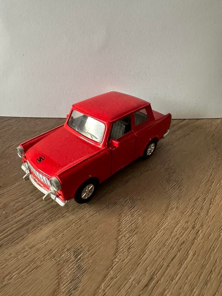 rode Trabant 601 modelauto., Ophalen of Verzenden, Zo goed als nieuw, Auto