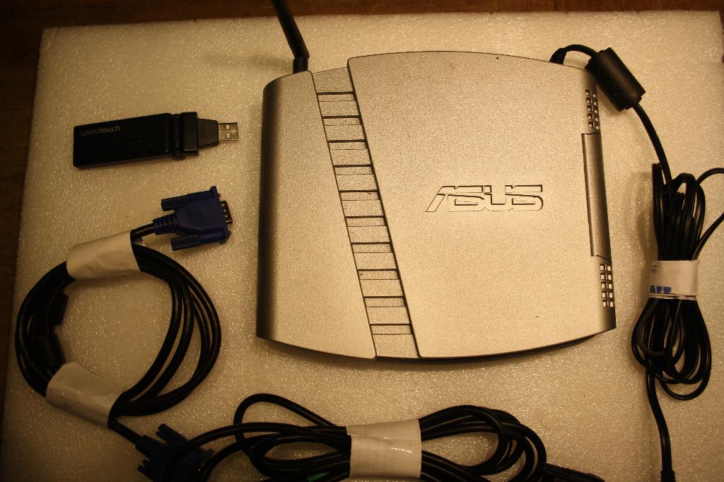 Computer kabels, wireless router, speedtouch, Ophalen of Verzenden, Gebruikt, Onbekend