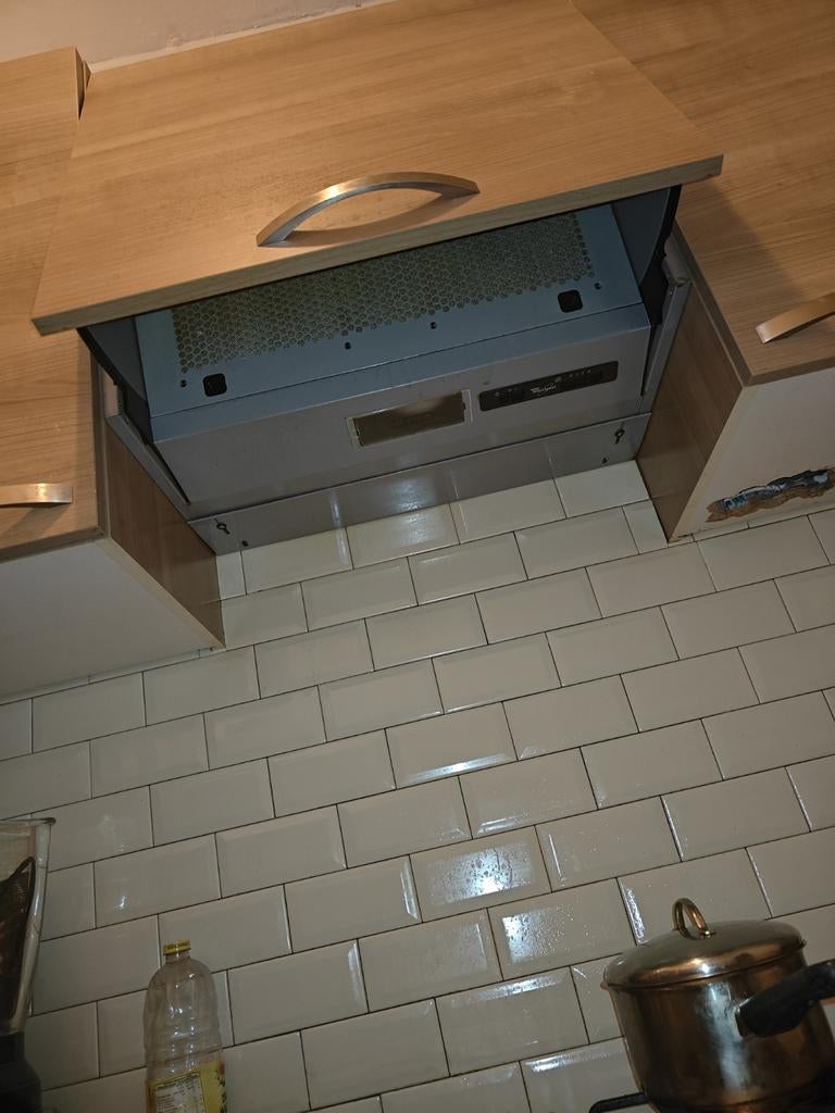 Whirlpool inbouw afzuigkap - netjes weg te werken, Witgoed en Apparatuur, Afzuigkappen, Gebruikt, Inbouw, Vlakschermkap, 200 tot 400 m³ per uur