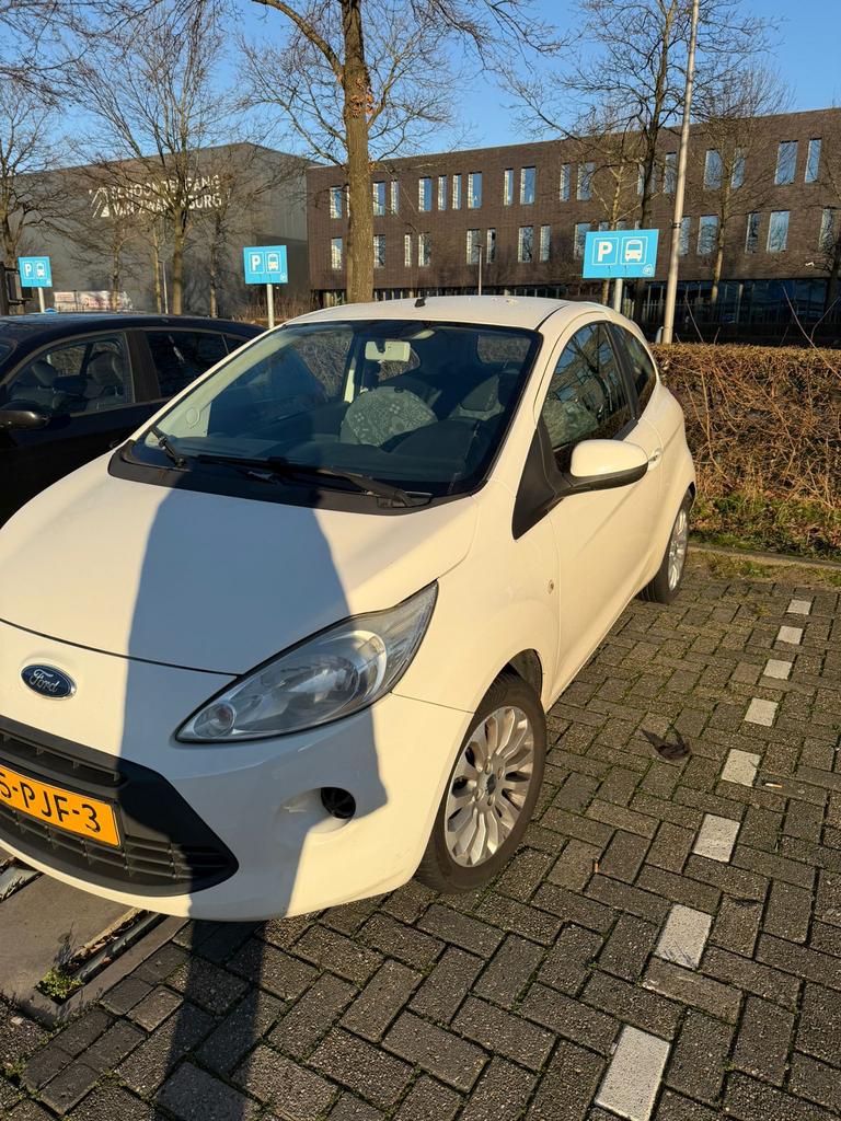 Ford Ka 1.2 69pk 2011 Wit, Auto's, Ford, Voorwielaandrijving, 1242 cc, 4 cilinders, 4 stoelen