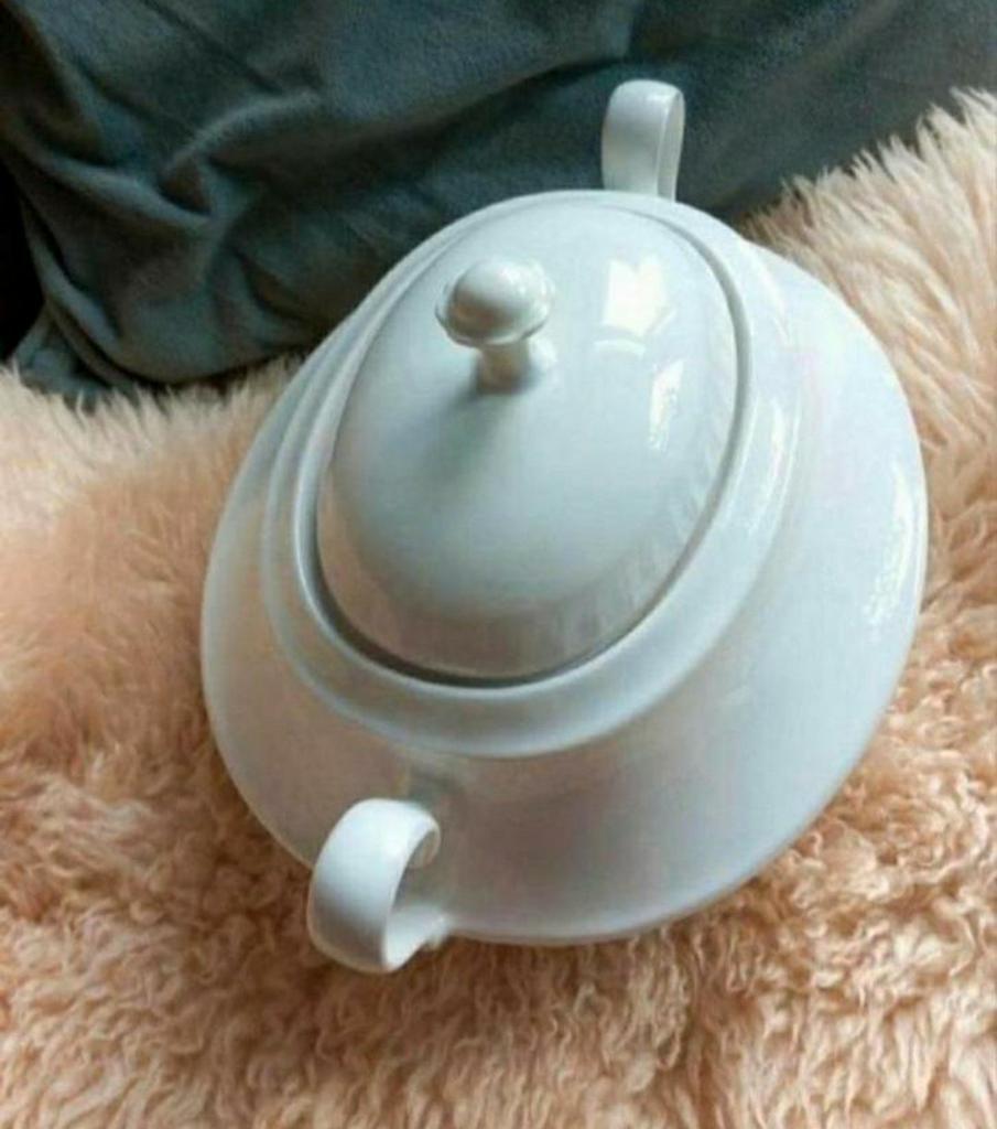 Prachtige jaeger bavaria germany porseleinen dekschaal., Ophalen of Verzenden, Zo goed als nieuw, Kom(men), Effen