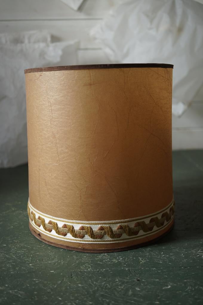 vintage grote lampenkap borduurrand nep varkensblaas leer., Huis en Inrichting, Lampen | Lampenkappen, 25 tot 50 cm, Ophalen of Verzenden