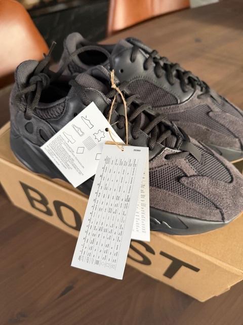 Adidas - Yeezy BOOTS 700  - maat 8, Kleding | Heren, Schoenen, Zwart, Nieuw, Ophalen of Verzenden, Sneakers of Gympen