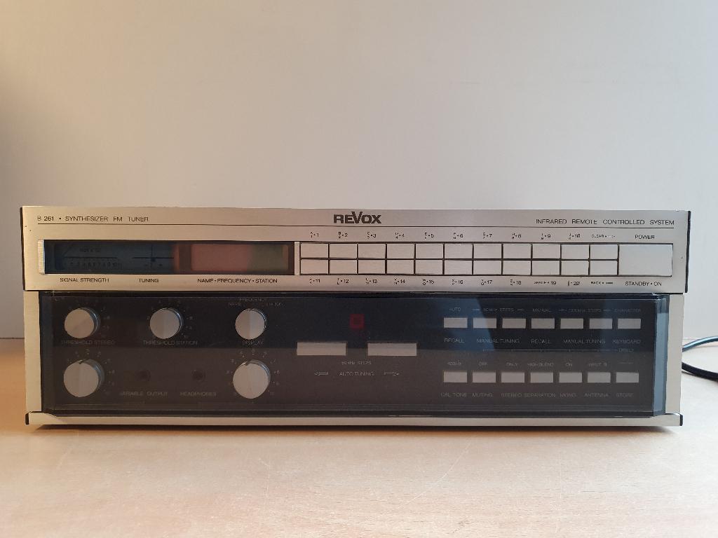 Revox B 261 Synthesizer FM Tuner, Audio, Tv en Foto, Tuners, Ophalen of Verzenden