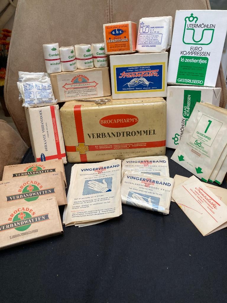 verbandtrommel met inhoud Brocapharm's  Nijmegen Roode Kruis, Antiek en Kunst, Ophalen of Verzenden