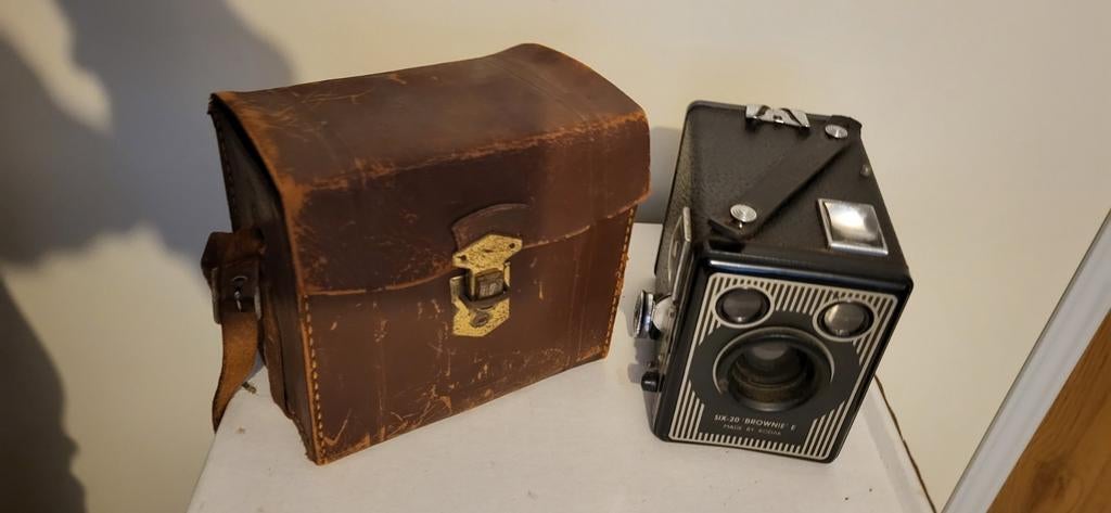 Vintage camera Kodak Six-20 Brownie E met originele draagtas, Ophalen of Verzenden, Gebruikt, Compact, Kodak