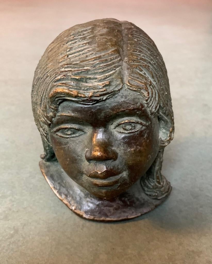 Meisjeskopje van klei met bronsgietlaag; Jo Ritt, jaren 60, Ophalen of Verzenden