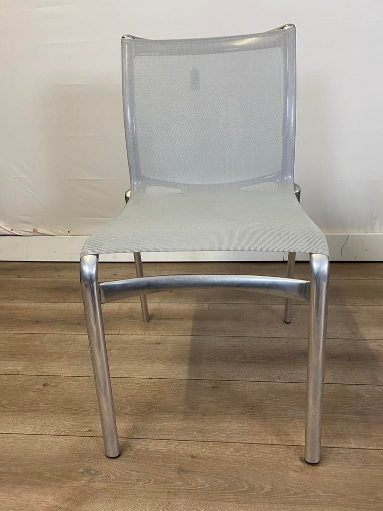 Alias eetkamerstoel grijs netweev/ aluminium poten, Ophalen, Zo goed als nieuw, Grijs, Eén