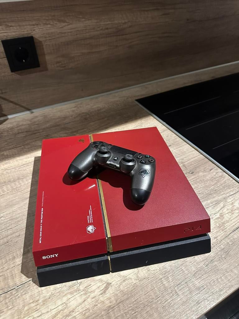 Playstation 4 limited edition, Computers en Software, Netwerk switches, Zo goed als nieuw, Ophalen