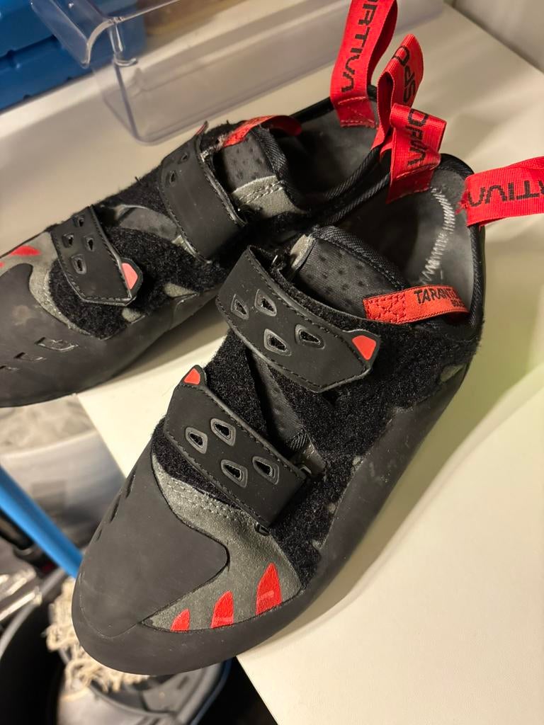 La Sportiva - Tarantula Boulder klimschoenen (41)-almost new, Sport en Fitness, Klimsport, Ophalen, Zo goed als nieuw, Klimsportschoenen